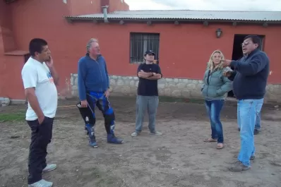 El endurista encontró refugio en una cueva hasta que lo rescataron