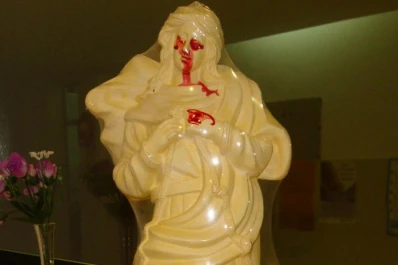 Conmoción en Santa Fe por la Virgen que llora sangre