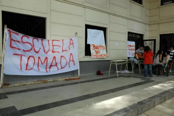 Los alumnos resisten en la ESEA