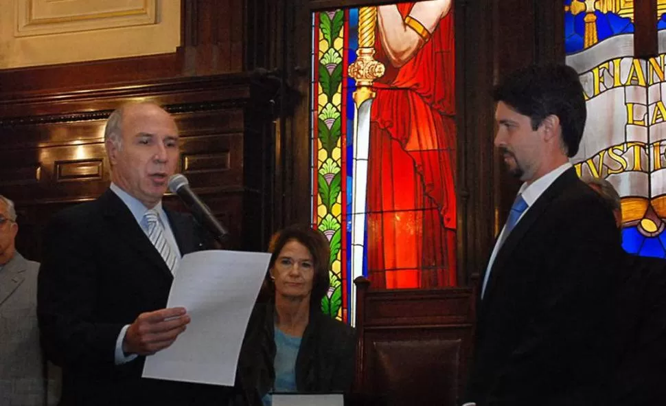 CORTE SUPREMA DE JUSTICIA. El 12 de diciembre de 2011, Duffy prestó juramento ante Ricardo Lorenzetti. CIJ.GOV.AR