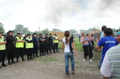 Tras la tensión, suspendieron un desalojo en Banda del Río Salí