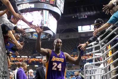 Kobe Bryant, el más joven en llegar a los 30.000 puntos