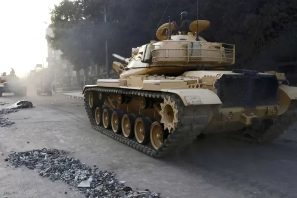 Egipto coloca tanques frente al palacio de Mursi