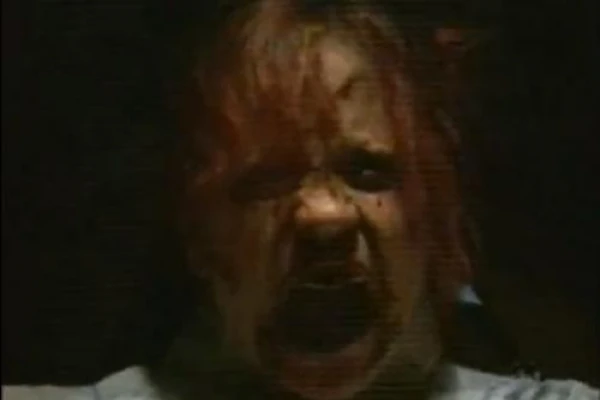 Siguen las bromas en la TV brasileña: señora enferma asusta como en el El Exorcista