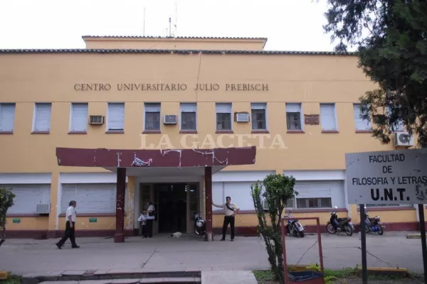 Alumnos de Filosofía denunciaron a la decana de frenar la implementación de una nueva carrera