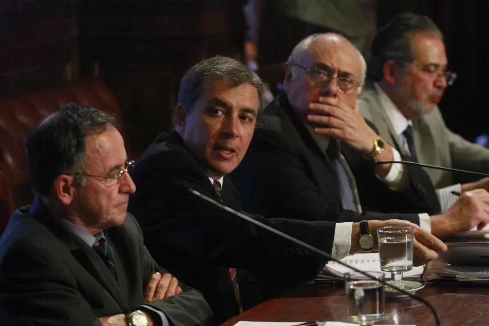 AUDIENCIA. Representantes de la SIP escuchan a senadores y diputados para evaluar la situación de la prensa en Argentina. DYN