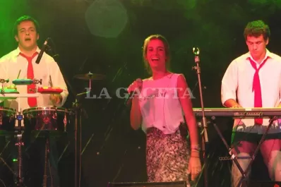 Agapornis estrenó canciones en Tucumán