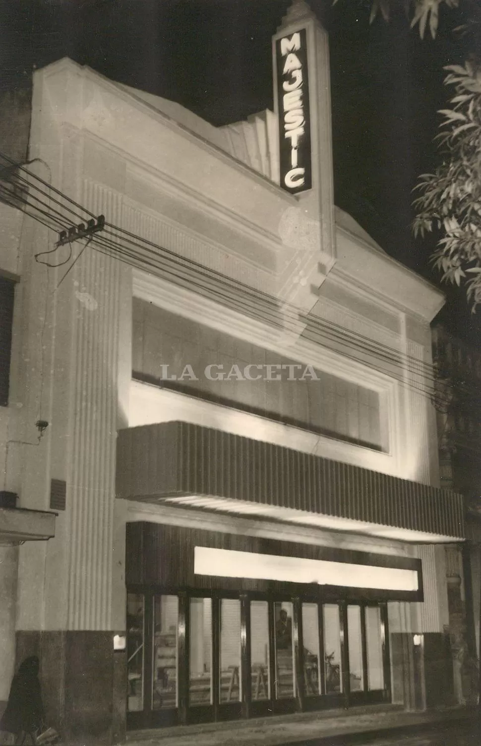 EL MAJESTIC. La sala de 24 de Septiembre 666 se inauguró en 1916.  LA GACETA / ARCHIVO