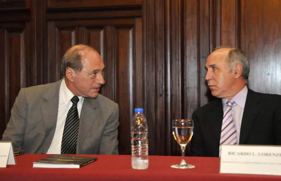 IMPLICADOS. Los jueces Zaffaroni y Lorenzetti están en la mira de la dirigencia política, por diferentes motivos. TELAM