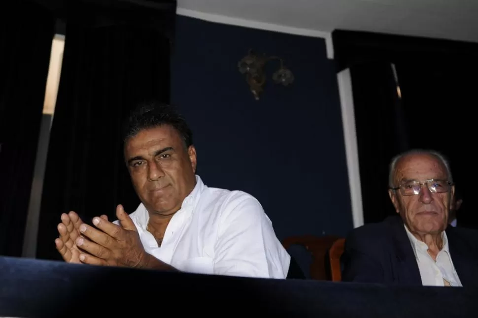 ACEPTÓ EL DESAFÍO. Rodríguez aplaude durante la fiesta de los premios LA GACETA. El DT quiere enfrentar a San Martín. 