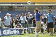 Federer conoció La Bombonera y jugó al fútbol-tenis