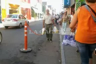 Ensanchan las veredas del microcentro para facilitar las compras navideñas