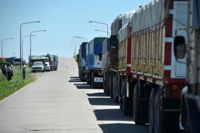 Transportistas de carga se quejan por el alza de impuestos