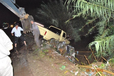 Se desvió y cayó a un zanjón