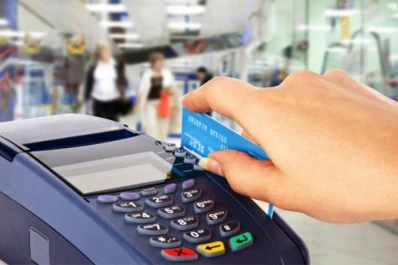 Cómo tramitar la devolución del 15 % cobrado por la AFIP a las compras en dólares
