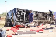 Un tucumano sufrió la amputación de una pierna al volcar el colectivo en el que viajaba