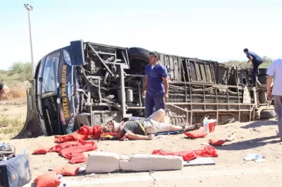 Un tucumano sufrió la amputación de una pierna al volcar el colectivo en el que viajaba
