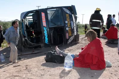 Me desperté con la explosión del choque, dijo el camionero que chocó con el colectivo