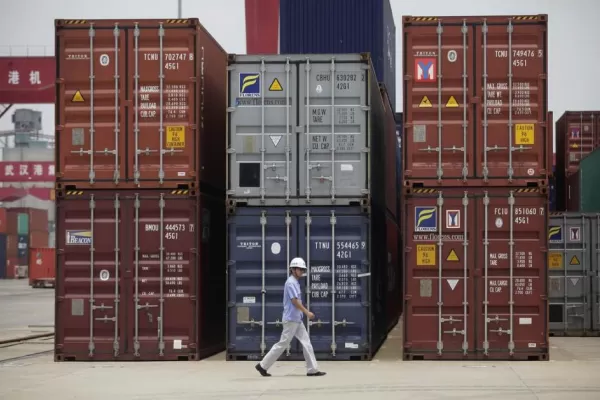 Saldo favorable, pese a la baja de exportaciones e importaciones