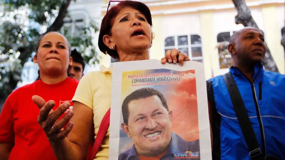 FIELES A CHAVEZ. Millones de seguidores del líder bolivariano rezan y se manifiestan por la salud del mandatario. REUTERS