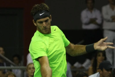 Exhibiciones, Davis y charlas hot, así es el verano de Delpo