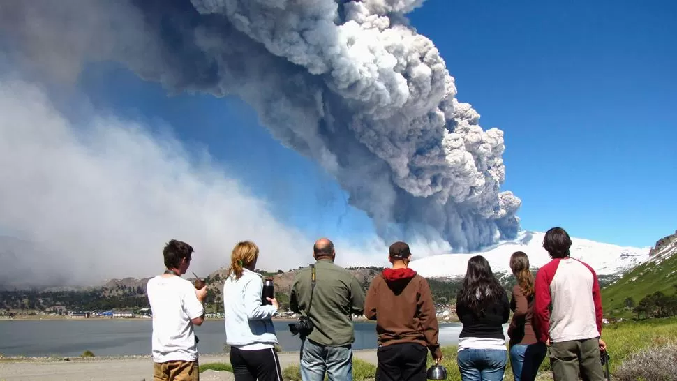 DESDE NEUQUÉN. Así se ve el volcán desde Argentina. REUTERS.