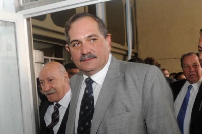 Tras los desmanes, Alperovich entregará casas en Lomas de Tafí