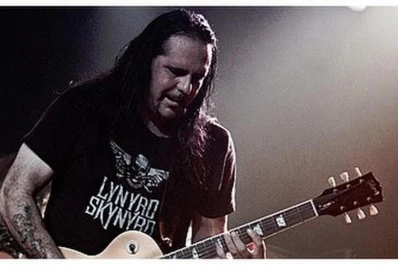 El líder de una banda de heavy metal murió en pleno solo de guitarra