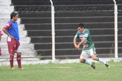 ¡Peligro de gol!: Bebé en el área