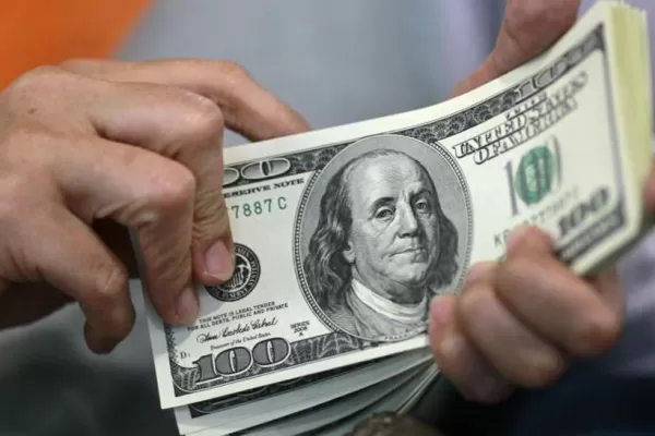 Se puede comprar hasta 100 dólares diarios por persona