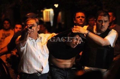 El Porteño hirió a un Policía, tomó de rehén a una mujer y, después de una hora, se entregó