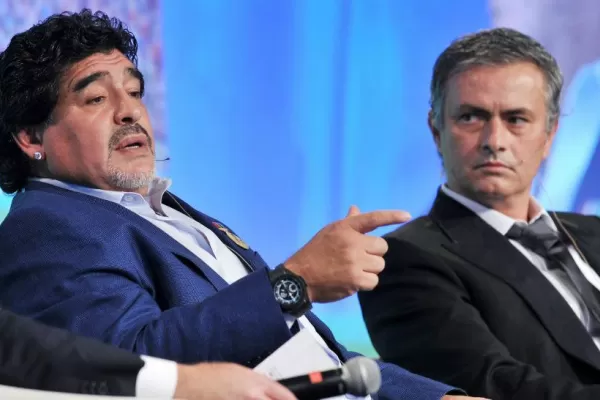 Maradona y Mourinho repartieron elogios en una entrega de premios