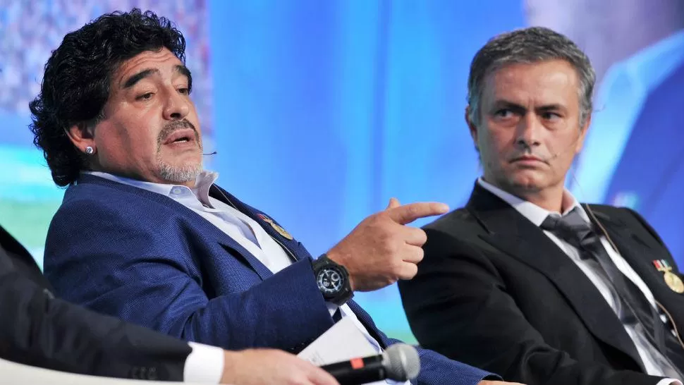 DESTACADOS. Diego Maradona y Mourinho se encontraron en una conferencia en Dubai. REUTERS