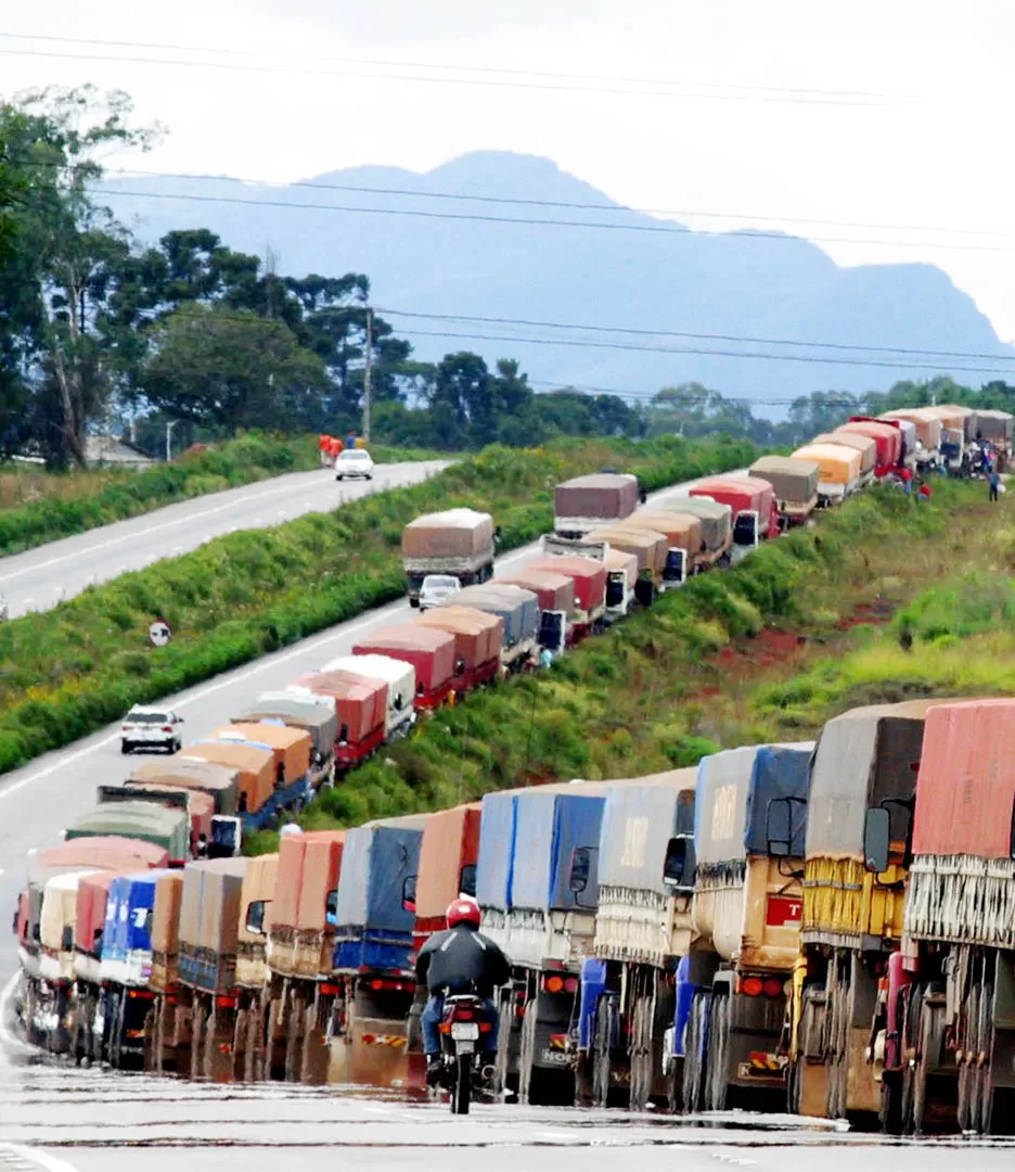 CON PESO. Transportistas de carga elevaron la queja por el Automotor. REUTERS (ARCHIVO)