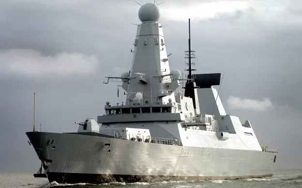 TECNOLOGÍA DE PUNTA. El HMS Dauntless transporta misiles antiaéreos. Además, puede recibir helicópteros. REUTERS