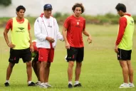 Monzón concentró a cinco delanteros