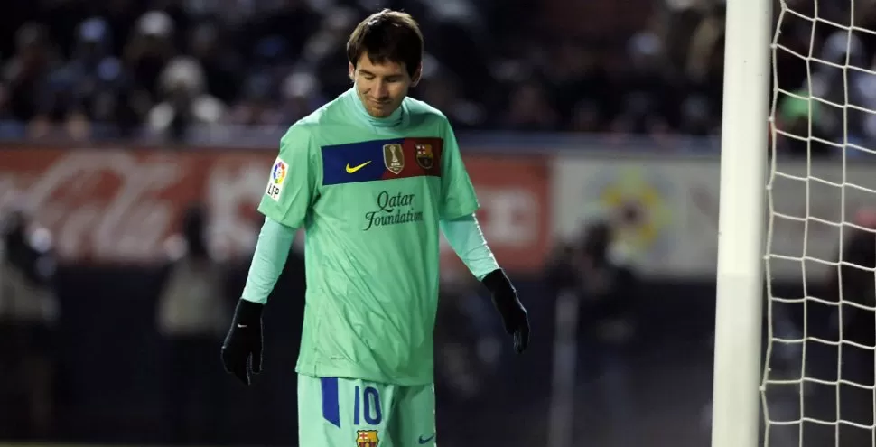 NO APARECIÓ. Messi no pudo desplegar su magia en la cancha. AFP.