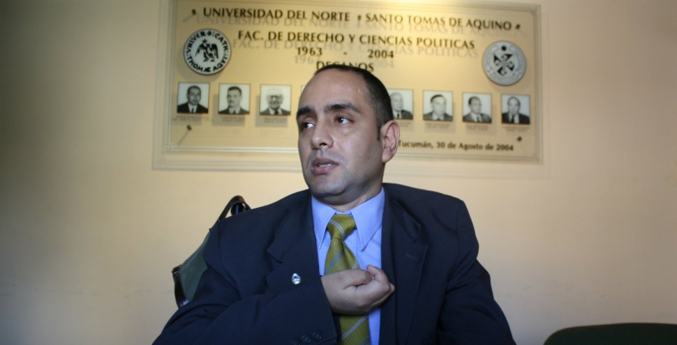 MIL GESTOS. Diego contó su historia en detalle: el accidente, los largos tratamientos y operaciones, el ingreso a la universidad y los nuevos amigos que le dio la vida. No me siento un ejemplo, afirma con humildad. LA GACETA/ FOTOS DE EZEQUIEL LAZARTE.