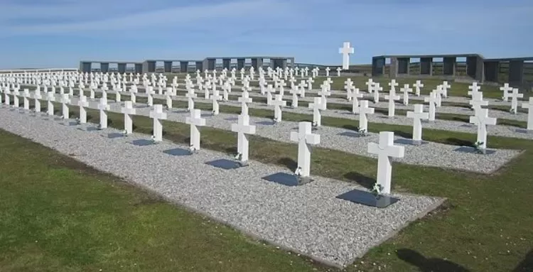 MEMORIA. El cementerio de los soldados argentinos en Malvinas. ARCHIVO