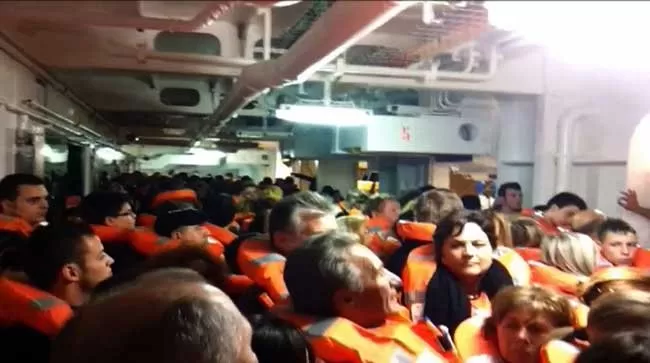 TERROR. Algunos pasajeros del crucero Costa Concordia, que naufragó hace unas semanas, registaron los momentos de mayor tensión.