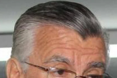 Gioja, enojado y avergonzado, rechazó un himno que lo elogia