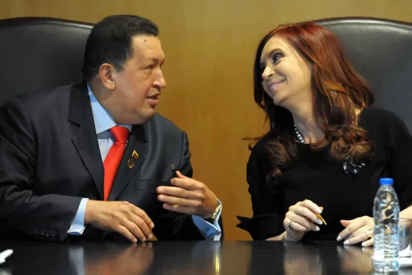 Cristina visitaría a Chávez en Cuba antes de iniciar su gira por el exterior