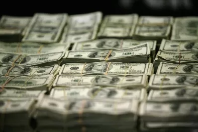 Las acciones se subieron a la ola alcista que generó el dólar