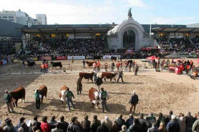 Ruralistas instalan una carpa verde en la Rural de Palermo
