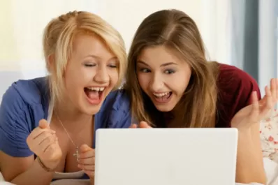 Dos adolescentes drogaron a sus padres para poder navegar por Internet