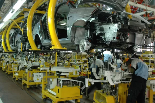 La producción de autos cayó 7,8 % en 2012