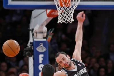 Los Spurs aplastaron a los Sixers con un buen aporte de Ginóbili