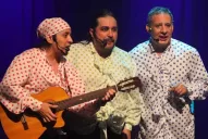 En vacaciones, nos reímos más de nosotros mismos y el chiste negro arranca carcajadas