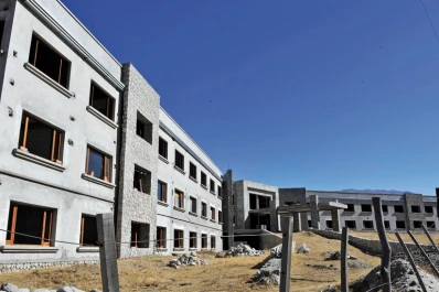 Zermoglio: al intendente no le importan los papeles, sólo que el hotel no se haga