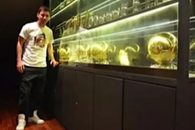 Messi reveló fotos de su vitrina repleta de trofeos